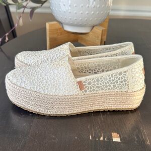 Toms Valencia Platform Espadrille Natural Crochet Lace 5.5 Slip-Ons